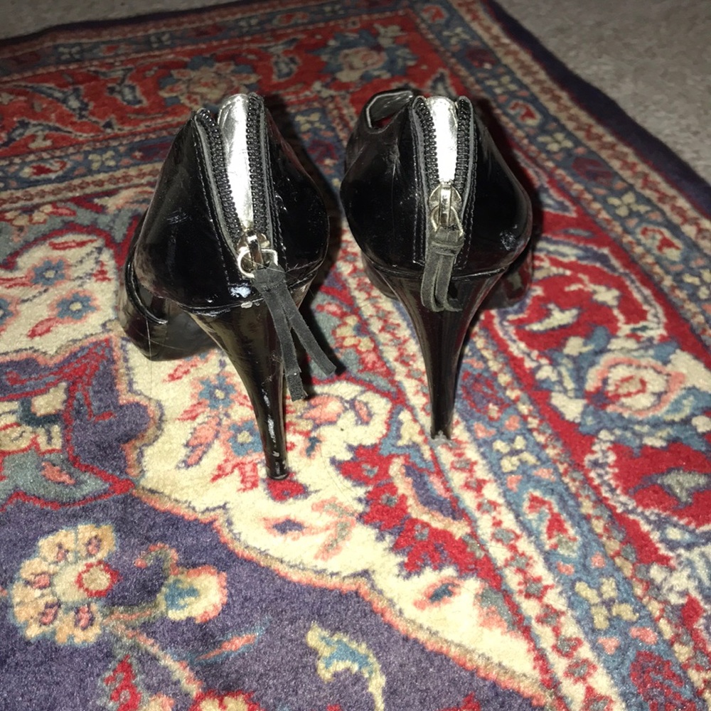 Heels - Picture 3 of 3